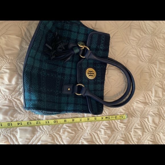 Tommy Hilfiger purse. Used. - Picture 6 of 7